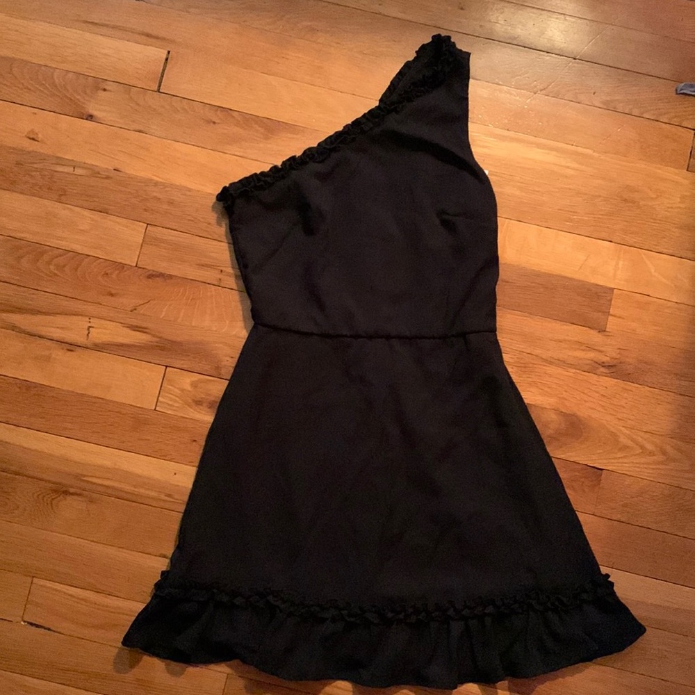 New with tags! Black one shoulder size XS mini dress from Francesca’s.